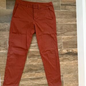 lululemon athletica Men's Chinos in Rust